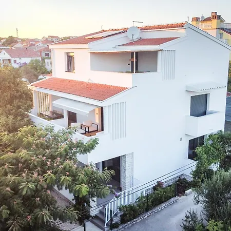 Villa Favi Pakostane Exterior photo