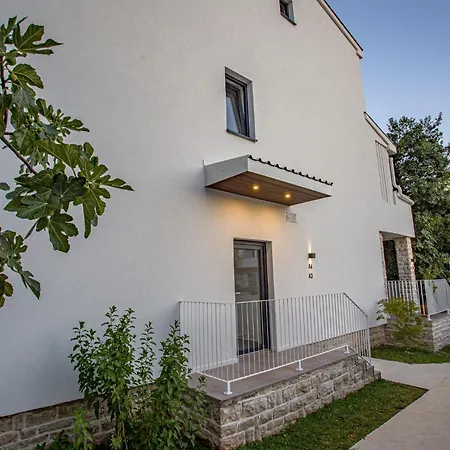 Villa Favi Pakostane Exterior photo
