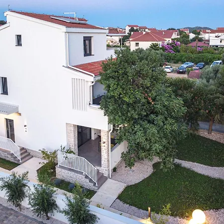 Villa Favi Pakostane Exterior photo