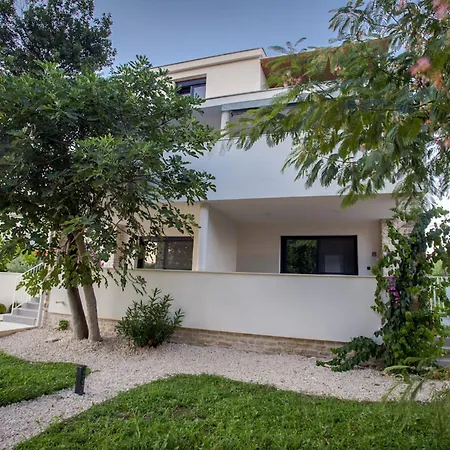 Villa Favi Pakostane Exterior photo
